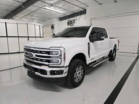 Used 2024 Ford F250 Lariat w/ FX4 Off-Road Package image 3