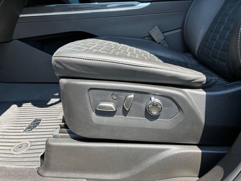Used 2025 Cadillac Escalade V AWD/4WD image 9