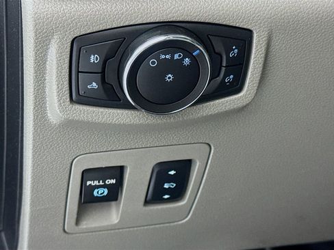 Used 2015 Ford F150 XLT w/ Equipment Group 302A Luxury image 10