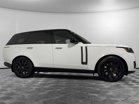 New 2025 Land Rover Range Rover SE image 6
