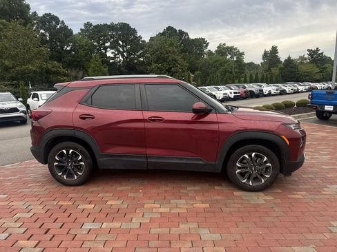 Used 2022 Chevrolet TrailBlazer LT w/ Confidence II Package FWD image 16