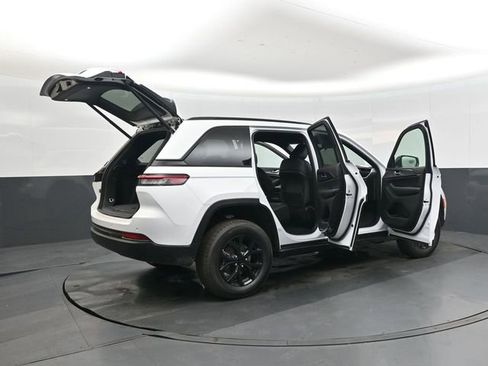 New 2025 Jeep Grand Cherokee Laredo image 46