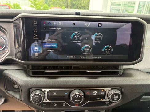 Used 2024 Jeep Wrangler Sport AWD/4WD image 11
