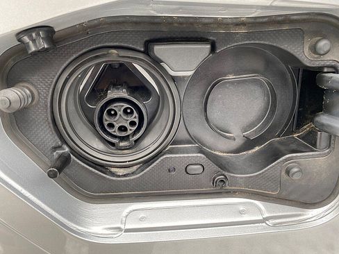 Used 2022 Toyota Prius Prime Limited image 66