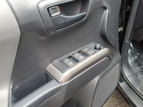 Certified 2023 Toyota Tacoma SR5 AWD/4WD image 12