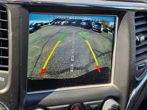 Used 2018 Jeep Grand Cherokee Altitude image 5