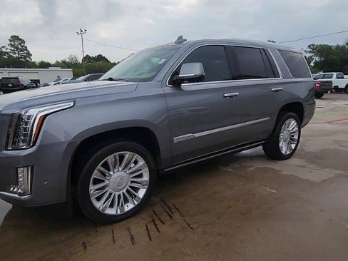 Certified 2018 Cadillac Escalade Platinum AWD/4WD image 4