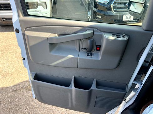 Used 2022 Chevrolet Express 2500 w/ Driver Convenience Package image 15