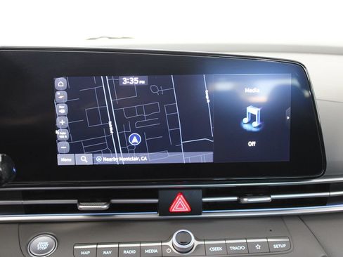 Used 2025 Hyundai Elantra SEL FWD image 17