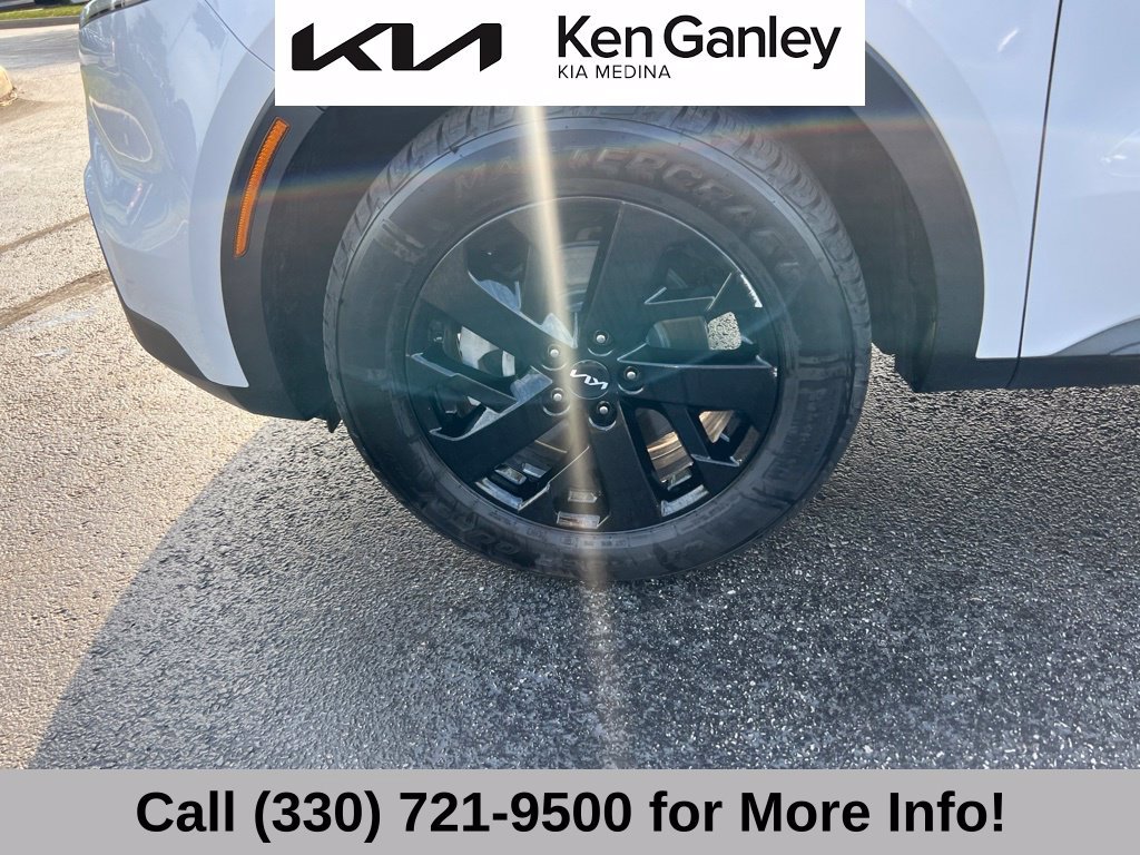 Certified 2023 Kia Sorento S w/ Panoramic Sunroof Package AWD/4WD image 17