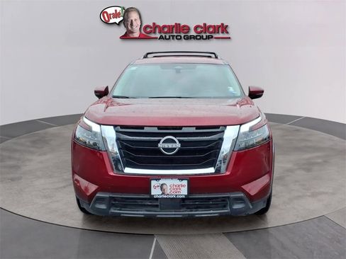 Used 2024 Nissan Pathfinder SV image 8