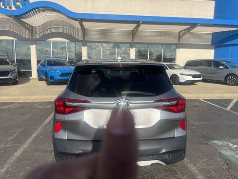 Used 2021 Kia Seltos LX image 6