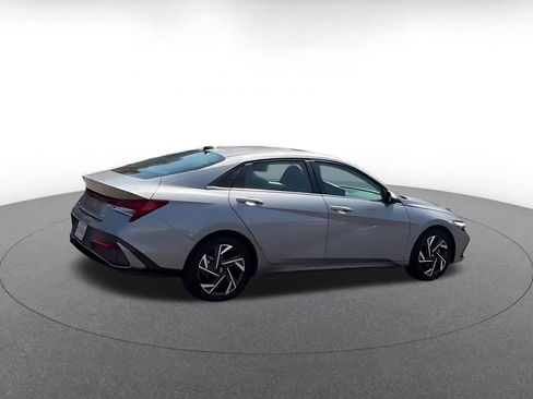 Used 2025 Hyundai Elantra Limited FWD image 7