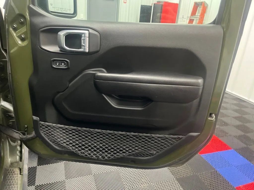 Used 2021 Jeep Wrangler Unlimited Rubicon AWD/4WD image 14