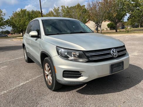 Used 2013 Volkswagen Tiguan S image 10