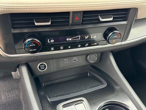 Used 2023 Nissan Rogue SV image 19