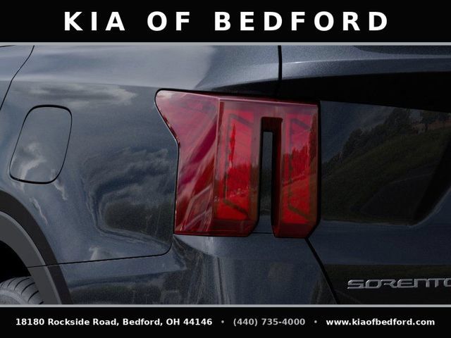 Used 2025 Kia Sorento LX FWD image 13