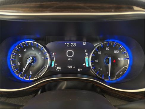 Used 2023 Chrysler Pacifica Limited FWD image 17