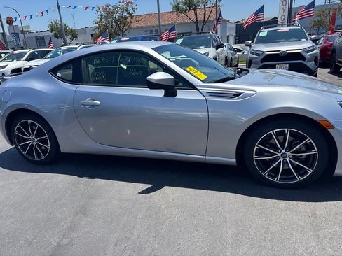 Used 2018 Subaru BRZ Limited w/ Popular Package #3 RWD image 3