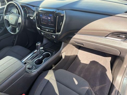 Used 2020 Chevrolet Traverse LT image 30