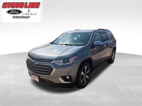 Used 2021 Chevrolet Traverse LT w/ LT Premium Package AWD/4WD image 2