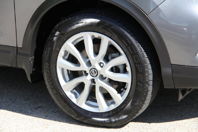 Used 2020 Nissan Rogue Sport SV AWD/4WD image 14