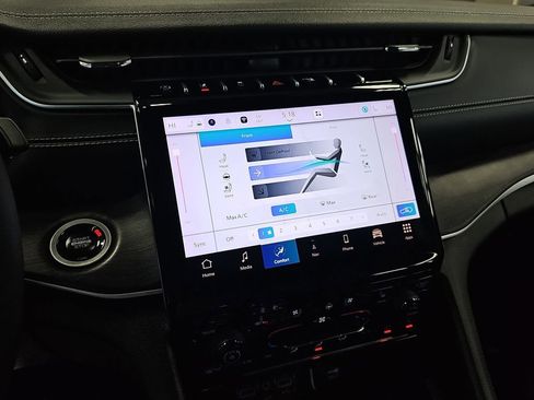 Used 2024 Jeep Grand Cherokee L Limited w/ Luxury Tech Group II image 20