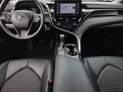 Used 2024 Toyota Camry SE image 7