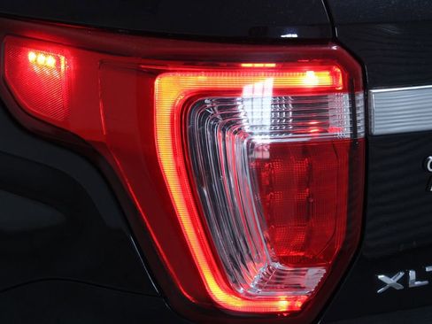 Used 2017 Ford Explorer XLT w/ Equipment Group 201A AWD/4WD image 51