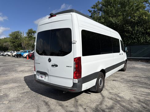 Used 2025 Mercedes-Benz Sprinter 2500 image 5