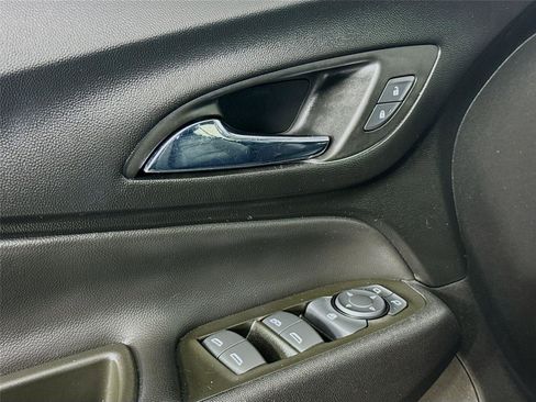 Used 2022 Chevrolet Equinox LT image 18