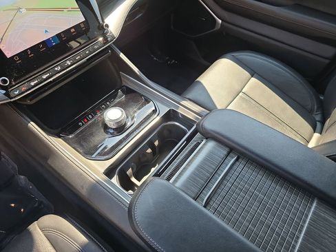 Used 2024 Jeep Wagoneer Series II w/ Flexible Seating Group image 27