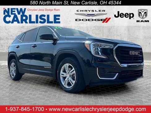 Used 2024 GMC Terrain SLE image 1
