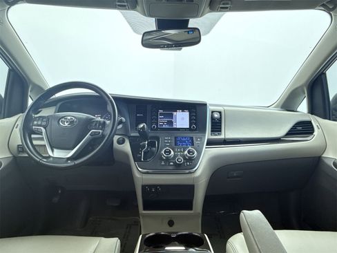 Used 2018 Toyota Sienna XLE w/ XLE Navigation Package image 19