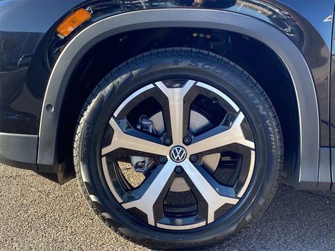 New 2026 Volkswagen Tiguan SE image 6