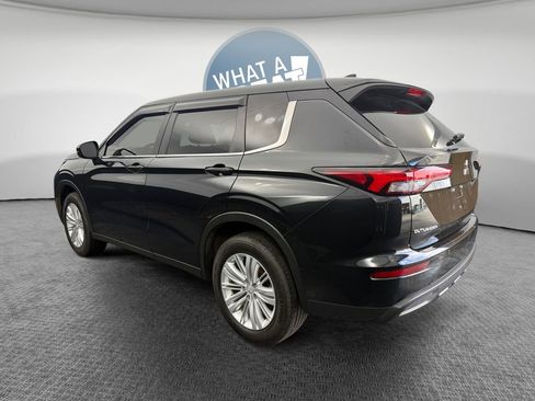 Used 2023 Mitsubishi Outlander ES image 6