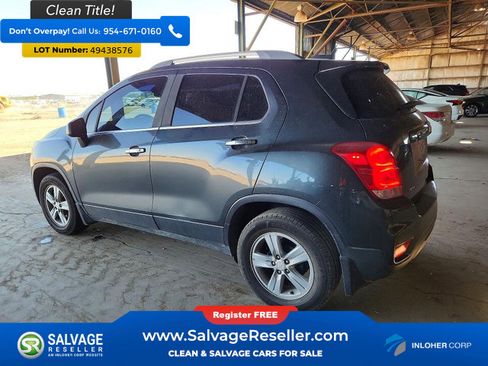 Used 2020 Chevrolet Trax LT w/ LT Convenience Package image 3