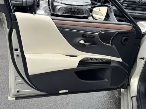 Used 2025 Lexus ES 350 Ultra Luxury image 23