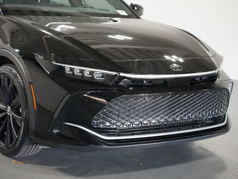 Used 2025 Toyota Crown Nightshade image 4