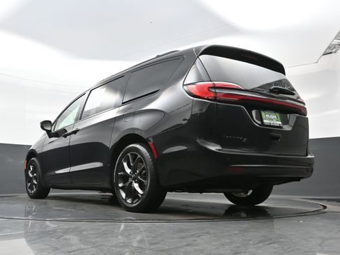 Used 2023 Chrysler Pacifica Touring-L w/ S Appearance Package image 29