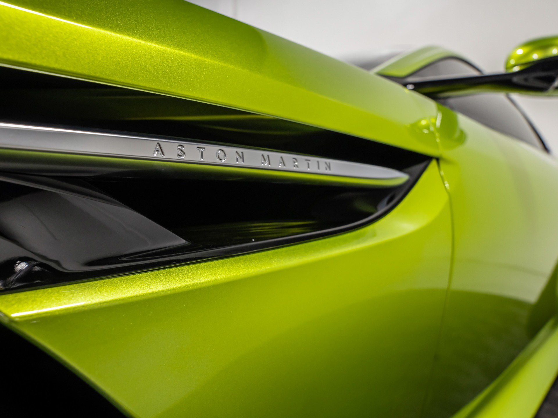 Used 2024 Aston Martin DB12 Coupe RWD image 19
