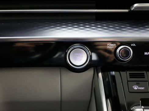 Used 2024 Kia Carnival SX Prestige image 19