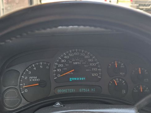 Used 2004 Chevrolet Suburban LS image 14