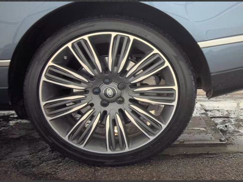 Used 2020 Land Rover Range Rover HSE image 9