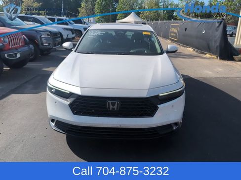 Used 2023 Honda Accord Touring image 2