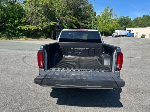Used 2025 GMC Sierra 1500 SLT AWD/4WD image 16