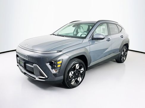 Used 2025 Hyundai Kona SEL image 3