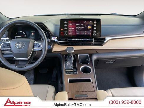 Used 2022 Toyota Sienna XLE image 10