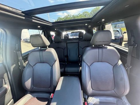 Used 2025 Honda Pilot Black Edition image 22