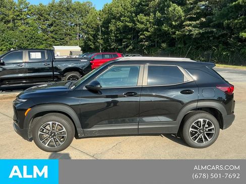 Used 2025 Chevrolet TrailBlazer LT AWD/4WD image 2